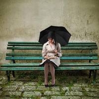 Після розлучення, минали роки, а за Оксаною женихи у чергу не ставали. Схаменувся батько, що, може, й дарма долю від доньки прогнав