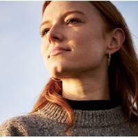 На вихідних до нас в гості прийшли свекри, я накрила стіл і першою почала важливу для мене розмову. Я розповіла батькам чоловіка про наші плани і запропонувала переписати квартиру на чоловіка.