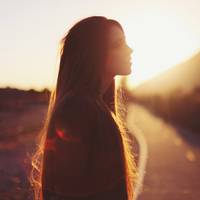 На 18 років коханій Олег подарував білі туфлі. Мама посміялася ще – на весілля натякає, напевно. Після дня народження Олег поставив питання руба – або переходимо до серйозних стосунків і одружуємося,