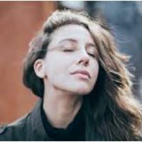 Люба дочку ростила одна. Розлучилася з чоловіком вже давно. А потім він з’явився. Дочці тоді майже сім років було. Мирослав сказав, що його життя в новій сім’ї не склалося, і він прийшов попросити ви