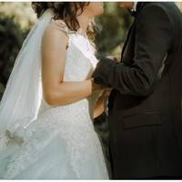 Олеся таки погодилася вийти заміж за Олега. Було весілля, в тому ж ресторані, де вони познайомилися. Наречена була сумною. Усі гості бачили, що заміж вона виходить без любові.