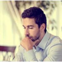 Моя теща прокидається рано-вранці, їде на дачу, покопається там в своїх грядочках, набере для нас сумку-дві продуктів і після обіду вона уже у нас, мовляв, я вам тут свіженького привезла – огірочки,