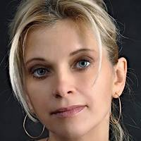 Якось я напекла чоловікові пирогів, а свекруха поїхала до доньки і всі забрала, сказала, що я ще напечу, бо вдома сиджу, а її донька працює. А на сімейному святі свекруха подарувала обом онукам машинк