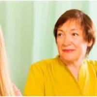 Після виписки вдома мене чекав сюрприз. У вітальні оселилася свекруха. «Діточки, не переживайте, я поживу трошки поки в нашій квартирі робиться ремонт.