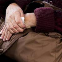 Моя сестра розлучилася і повернулася жити до мами. Тепер маму я бачу раз у місяць. Сестра хоче, щоб вона розміняла свою двокімнатну квартиру. Але що ж вона купить за ці гроші?