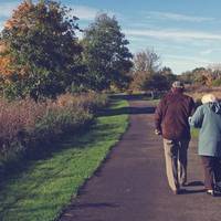 Коли єдиний син привів невістку додому, ми зажили добре. Її батьки – люди хороші, ходили до нас в гості. Та згодом невістка стала говорити, що нам тісно усім в нашій двокімнатній квартирі.