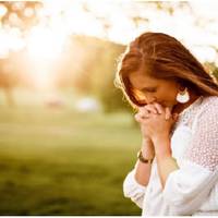 Тітка була тільки рада сплавити вже непотрібну племінницю, тому вирішила видати її заміж за сина своєї подруги, який мав повернутися з-за кордону.