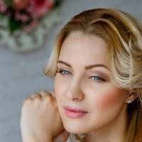 Мене скоротили і я залишилася без роботи. У нас маленьке містечко і хорошу роботу знайти важко. Але свекруха тепер не дає мені спокою, щодня телефонує і запитує чи я вже працюю.