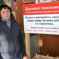 Ото “віддячили”! Підприємиця, яка безкоштовно роздає людям хліб, побачила «вдячність» тих, хто бере