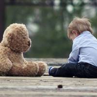 Якось я запитала у своєї мами, чому син її сестри вже 15 років жив у шлюбі з Наталею, а дітей у них не було. Тоді я вперше почула сумну історію про Василя, який через багато років дізнався, що у друж