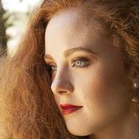 Заміж я вийшла аж в 35 років. У нас з’явилося двоє діток. Дмитро все частіше став затримуватись на роботі. Дорожчали товари в магазинах, а ми цього не відчували.