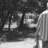 Мій вітчим зараз живе сам в селі, в будинку, який вже не відремонтувати. Води немає, газу теж. Йому вже 84 роки. Воду сусіди носять, їсти йому теж вони готують.