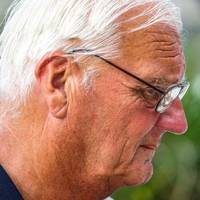 Щовихідних зранку тесть приходить до нас і запитує, чи є щось поїсти. Цілий день сидить у нас, спустошуючи холодильник, вечеряє і йде додому. Я знаю, що він дуже допоміг нам у найважчі часи для нашої