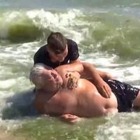 15-річний школяр врятував життя чоловікові, який втратив свідомість в морі…