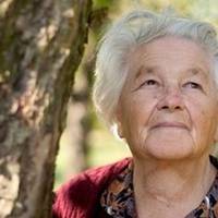 Як тільки зіграли весілля, невістку з сином я забрала до себе. Як невістка раділа, коли я їм купила нове ліжко, словами не передати.