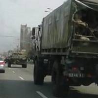 Траса Чернігів-Київ. Колона військових машин із написом “ЛЮДИ”. Обганяю першу і несподівано для себе, раптом, піднімаю розкриту долоню…