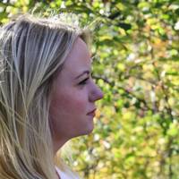 Коли я поїхала до подруги з маленькою дитиною, то чоловік поміняв замки в нашій квартирі та зібрав мої речі. Повернувшись, я дізналася, що в мене дому більше немає, а в чоловіка вже нове життя