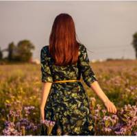 Григорій, батько Галинки, в місті не мав жодного родича. Після того, як не стало його дружини, він був розгублений і не знав, що робити. Вероніка запропонувала їм переїхати до нього.