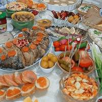 Все це почалося ще до нашого весілля і триває й досі. Щосвята чоловік бере мене і дітей і ми йдемо до його батьків. Там збирається уся їх велика родина.