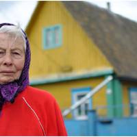 Свою пенсію Марія Гаврилівна складає і дуже часто допомагає нам грошима. Коли дитина народилася, коляску, а потім і колиску купила свекруха.