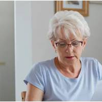 Якось я з Варварою пішла по магазинах, щоб купити собі нові чоботи, з пенсії на них кілька місяців відкладала. Але побачила, що невістці вони теж дуже сподобалися.