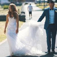 Родичка запросила нас з чоловіком на весілля. Молоді попередили нас відразу, що свято буде дуже скромним. Я здивувалася, адже знала, що вони бідні люди, але весілля буде в дуже дорогому ресторані.