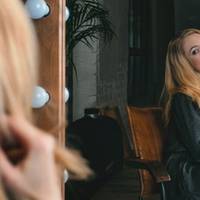 Перед Новим роком вирішили ми з друзями зібратися сім’ями. Ми прийшли з чоловіком і сином. Було весело, час пролетів швидко. Згодом син захотів спати і ми стали збиратися додому.