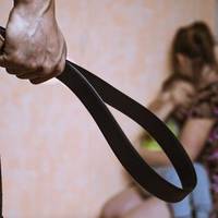 Поліція змінює підхід до домашнього насильства. Відтепер поліція на місці може заборонити наближатися до жертви