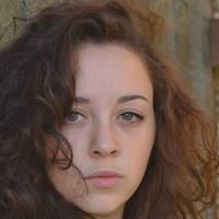 Я багато років дружила зі своїм однокласником Артемом. А потім вийшла заміж і поїхала в інше місто. З чоловіком разом ми прожили недовго, розлучилися.