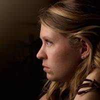 – А в нашій сім’ї все не як у людей! У всіх свекрухи донечок своїх просто обожнюють, а до невістки ставляться з прохолодою.