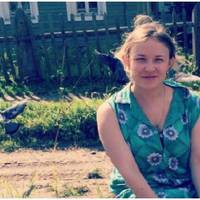 Олеся довго думала і таки наважилася поїхати до мами. Вперше за багато років вони вирішили провідати Алевтину. Та спочатку зустріла їх непривітно, але і не виганяла.