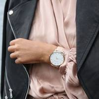 Яким же було моє здивування, коли, приїхавши у його квартиру, ми просто проговорили до 4-ї ранку, а потім він дбайливо уклав мене в кімнату для гостей спати, а сам пішов до себе.