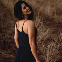 Надія Петрівна має дві доньки. Старшій 32 роки, Катерина виходить заміж і вже дитину чекає. Надія з чоловіком вирішили подарувати їй на весілля квартиру, яку візьмуть в кредит.