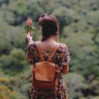 Інна приходила провести вечір в гості до подруги. Такі візити ставали все більш регулярними, і одного разу Світлана, яка прийшла з роботи раніше, заскочила подругу у себе вдома в обіймах свого ж чолов