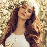 – Одружуватися я з тобою не можу, у мене є дружина і дочка. Їх я не кину. А ти для мене Юлько, як повітря, без якого жити неможливо. А потім життя мені помстилося