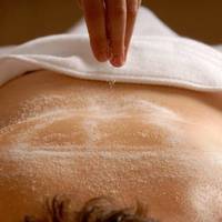 Це порятунок від болю у спині! Сіль здатна впоратися з шийним остеохондрозом!