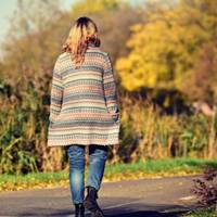 Валентина, пенсіонерка, у своїй власній квартирі живе в найменшій кімнаті. Там стоїть лише ліжко, шафа та маленький столик, там не розвернутися. Зате дві інші зайняли син з родиною.