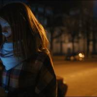 Пізно ввечері я поверталась з роботи, на вулиці вже було досить темно. Сівши в напів порожню маршрутку, на заднє сидіння, я побачила на полу чоловічу сумочку.