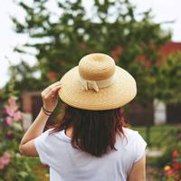 Повернувшись одного разу після чергування, Надя застала напівпорожній будинок. Вірніше, більше ніж напівпорожній. Чоловік забрав все. Навіть прикраси і парфуми, нещодавно ним подаровані