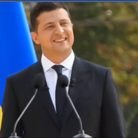 “Кайфував на сцені”: у мережі показали танці Зеленського на День Незалежності (відео)