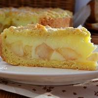 Запашний пиріг з сиром і яблуками