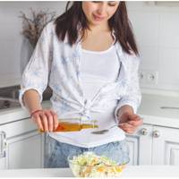 В неділю ми заїхали до свекрів, чоловік хотів привітати маму з днем народження, що минув на днях. Ми купили подарунок і чекали, що хоч цього разу нас зустрінуть з накритим столом.