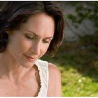 Так і прожила життя Віра: її чоловік десь жив собі на втіху, у нього, напевно, були інші жінки, а вона, одна з дітьми, так і жила без чоловічої уваги.