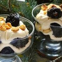 Чорнослив, сметана і волоський горіх – ідеальний десерт!