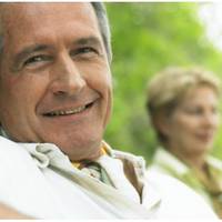 До нас на роботу прийшла Віра і я закохався. Тепер хочу залишити дружину і дітей і піти до неї. Але чи варто це робити в 55 років. Вірі 48 років, вона не набагато молодша за мою дружину.