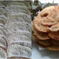 Коли приїжджають до нас в гості діти, завжди печу ці чебуреки для сина. Рецепт перевірений часом і моїми рідними. Тісто дуже тоненьке, навіть у смажених