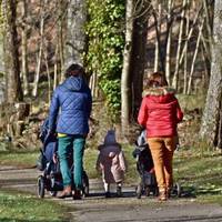 Весілля у нас було бідне, на столах теж чогось особливого не було. Ми з чоловіком з бідових сімей. У нас просто не було грошей на нього. Житла свого теж не було.