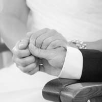 Дуже скоро Михайло покликав мене заміж. Весілля мало бути в серпні. Наші рідні почали готуватися до свята, замовили ресторан та запросили гостей. Але весілля не було, я стала дружиною без свята