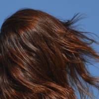 Батьки зібрали дочок на сімейну раду. На якій стали говорити про те, що у Оксани є чоловік і троє дітей, вони живуть в однокімнатній квартирі свекрухи.