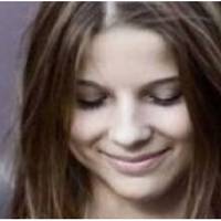 Я з дитбудинку, своїх батьків я ніколи не знала. Якось моя начальниця зізналася, що колись у неї була дочка. Я нарешті знайшла свою маму, але вона вдруге відмовилася від мене